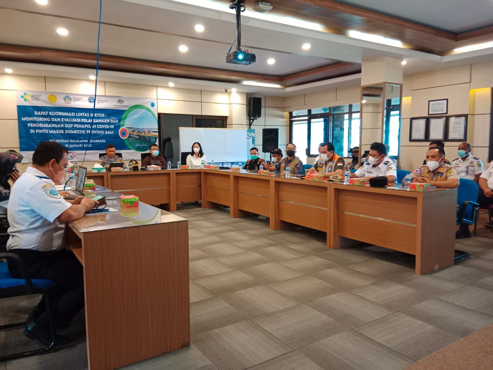 podiumnews.com-Antisipasi Omicron, Bali Gelar Rakor Penguatan Penapisan Covid-19 di Gilimanuk